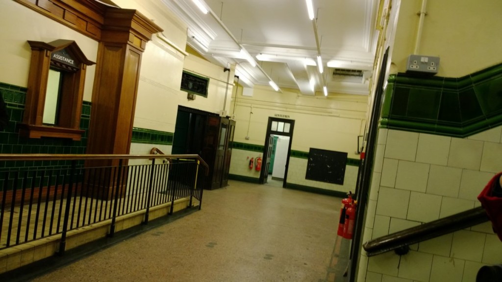 interni stazioni fantasma metropolitana Londra